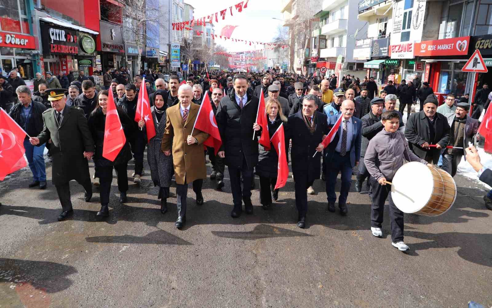 Solo Türk’ten Ardahan’ın kurtuluş gününde nefes kesen gösteri
Solo Türk’ten Ardahan’ın kurtuluş gününde nefes kesen gösteri