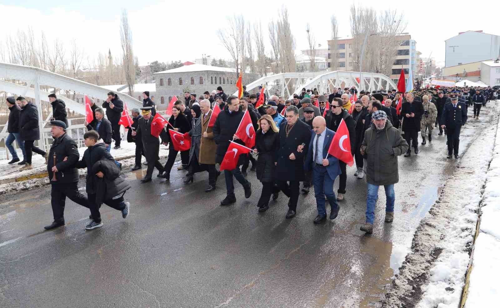 Solo Türk’ten Ardahan’ın kurtuluş gününde nefes kesen gösteri
Solo Türk’ten Ardahan’ın kurtuluş gününde nefes kesen gösteri