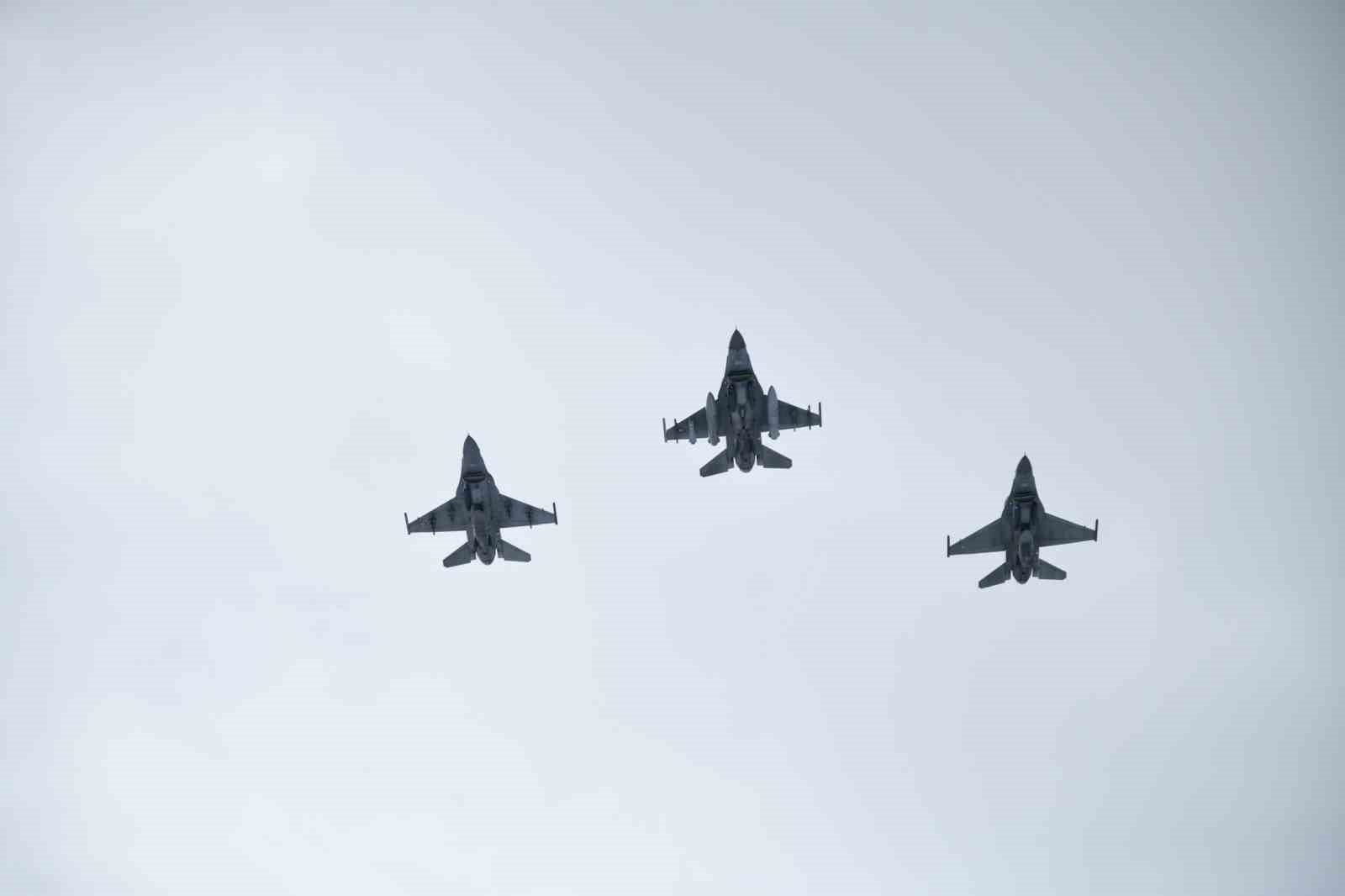 Solo Türk’ten Ardahan’ın kurtuluş gününde nefes kesen gösteri
Solo Türk’ten Ardahan’ın kurtuluş gününde nefes kesen gösteri