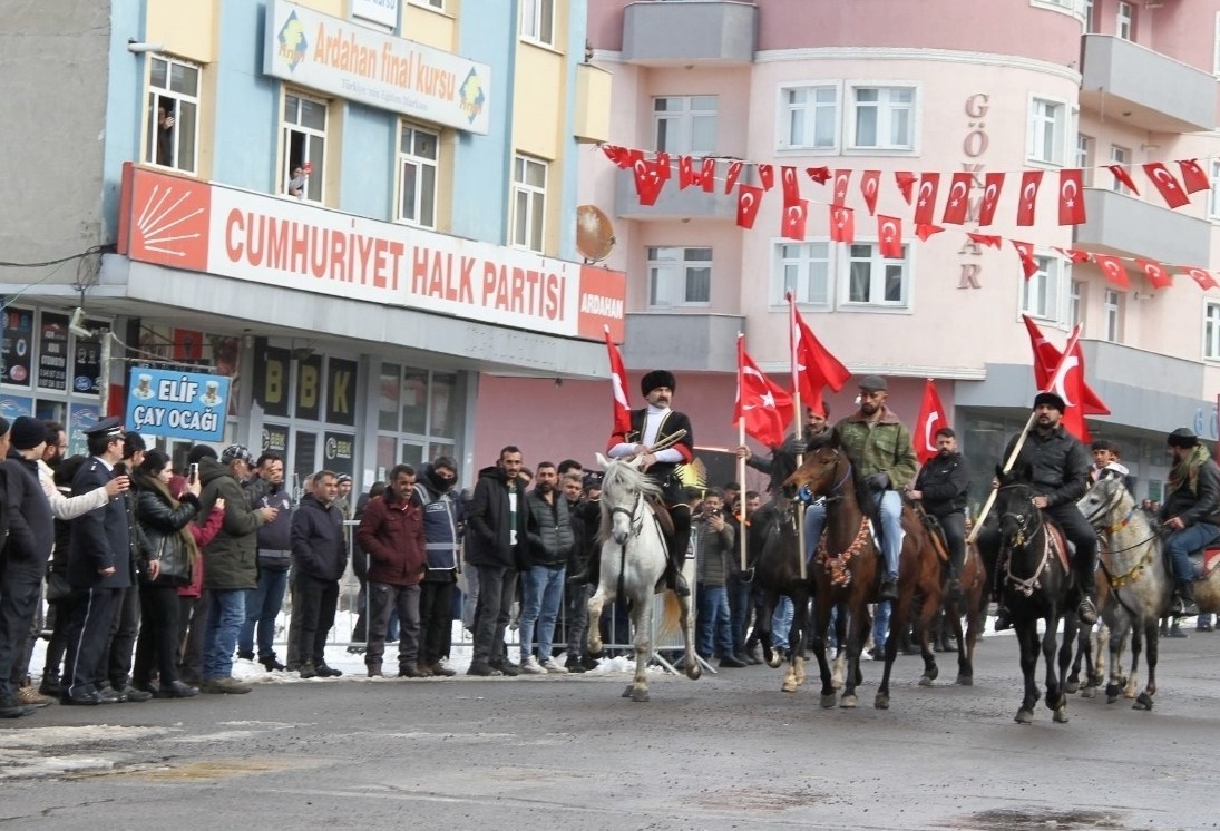 Solo Türk’ten Ardahan’ın kurtuluş gününde nefes kesen gösteri
Solo Türk’ten Ardahan’ın kurtuluş gününde nefes kesen gösteri