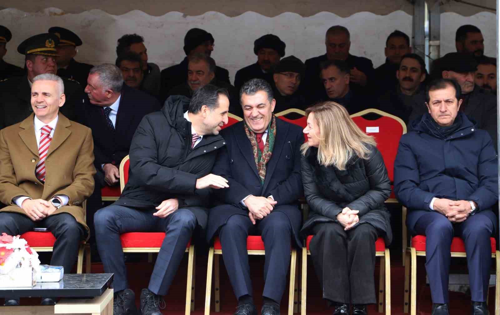 Solo Türk’ten Ardahan’ın kurtuluş gününde nefes kesen gösteri
Solo Türk’ten Ardahan’ın kurtuluş gününde nefes kesen gösteri