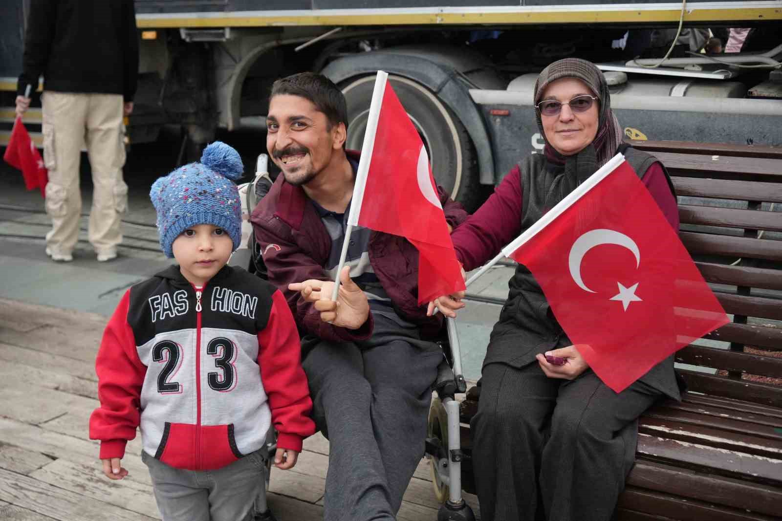 SOLOTÜRK Antalya’da nefes kesti: 23 Nisan kutlamalarında gökyüzü bayraklarla buluştu
