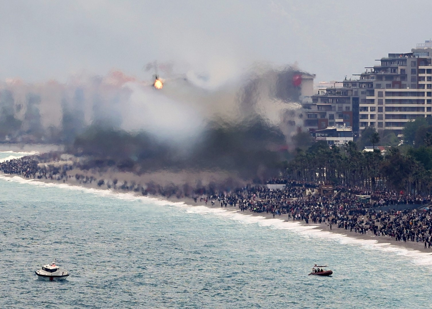 SOLOTÜRK Antalya’da nefes kesti: 23 Nisan kutlamalarında gökyüzü bayraklarla buluştu
