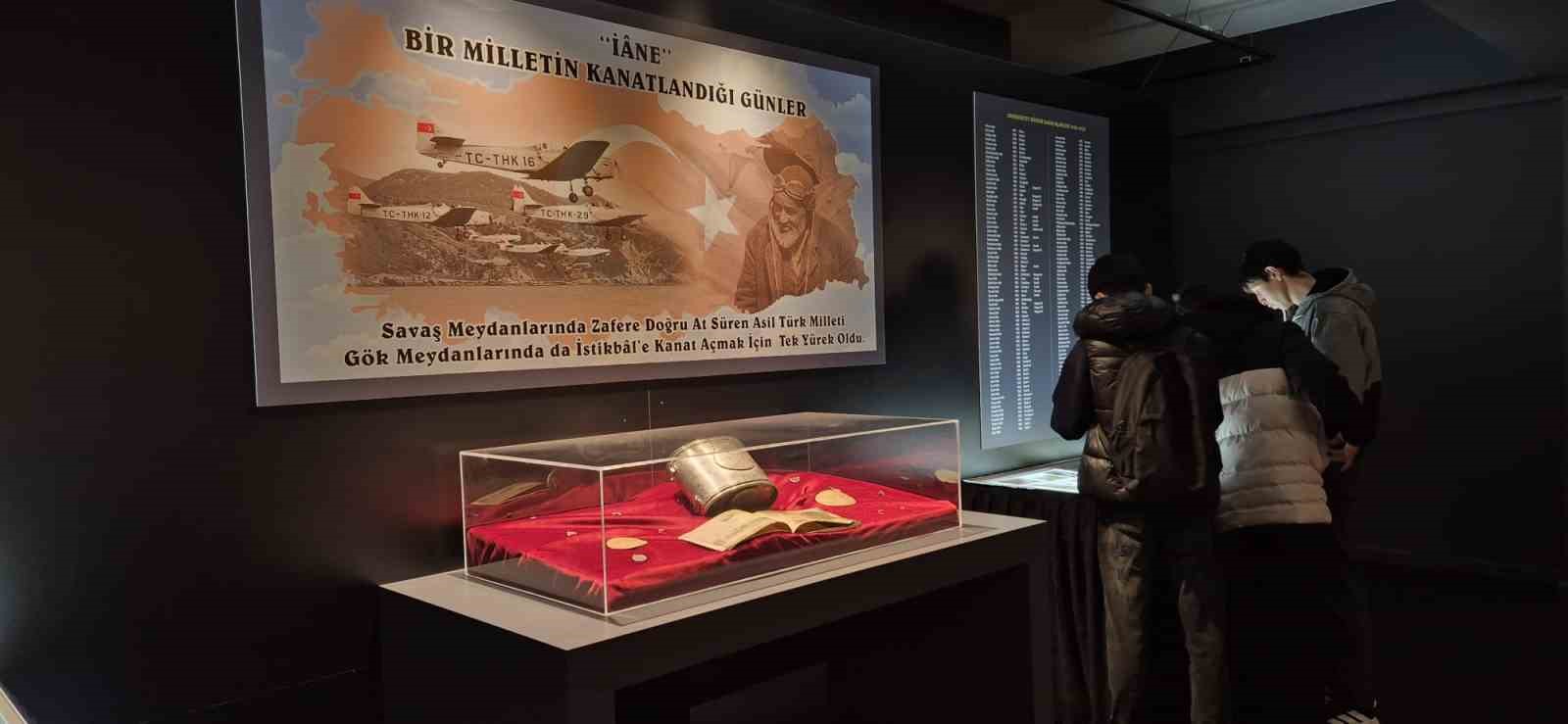 SOLOTÜRK pilotları İstanbul’da vatandaşlarla bir araya geldi
SOLOTÜRK pilotları İstanbul’da vatandaşlarla bir araya geldi