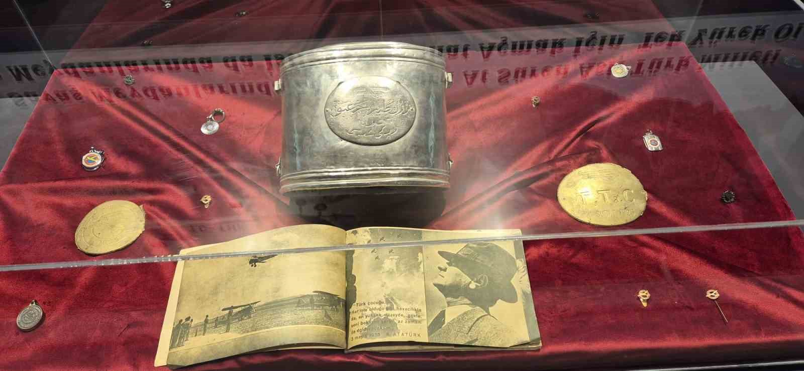 SOLOTÜRK pilotları İstanbul’da vatandaşlarla bir araya geldi
SOLOTÜRK pilotları İstanbul’da vatandaşlarla bir araya geldi