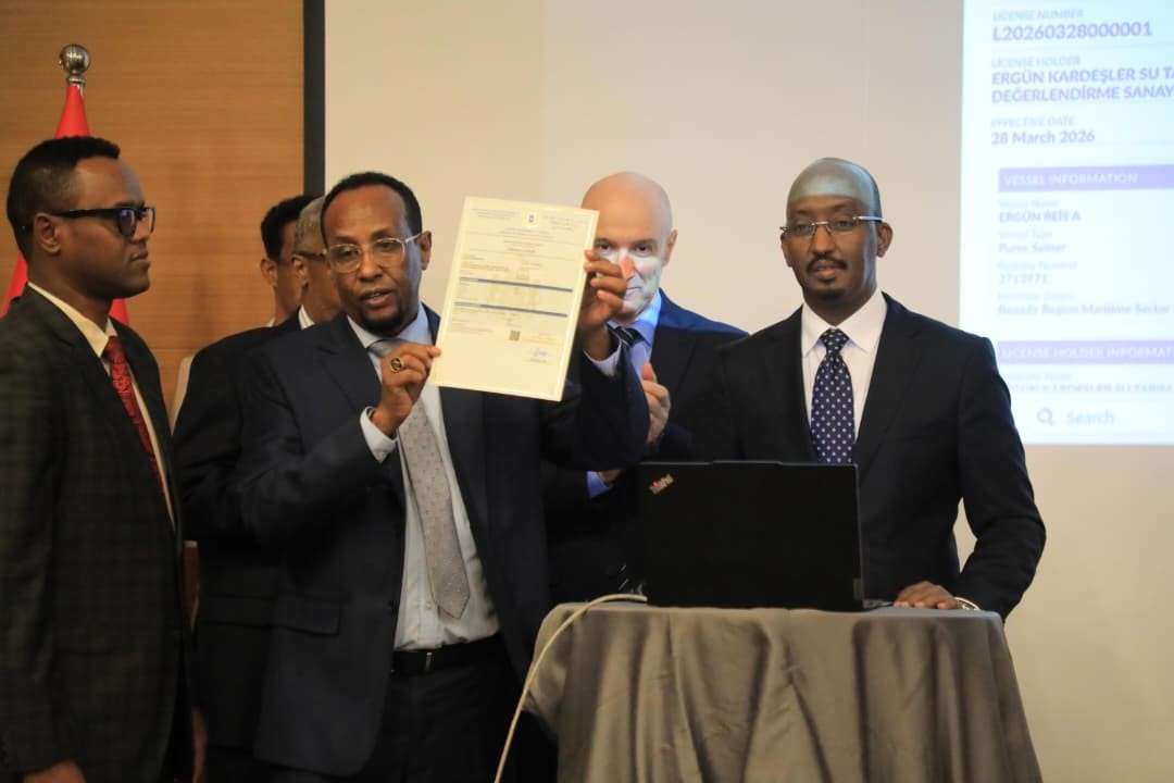Somali’de "Ergun Reis A" gemisine uluslararası balıkçılık lisansı verildi
