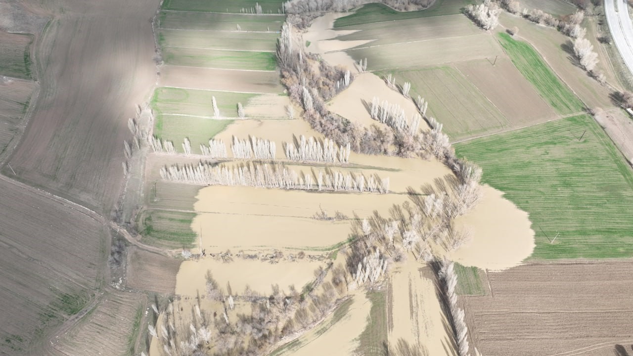 Son 20 yılın en yüksek miktarda yağışı görüldü, tarım arazileri sular altında kaldı
