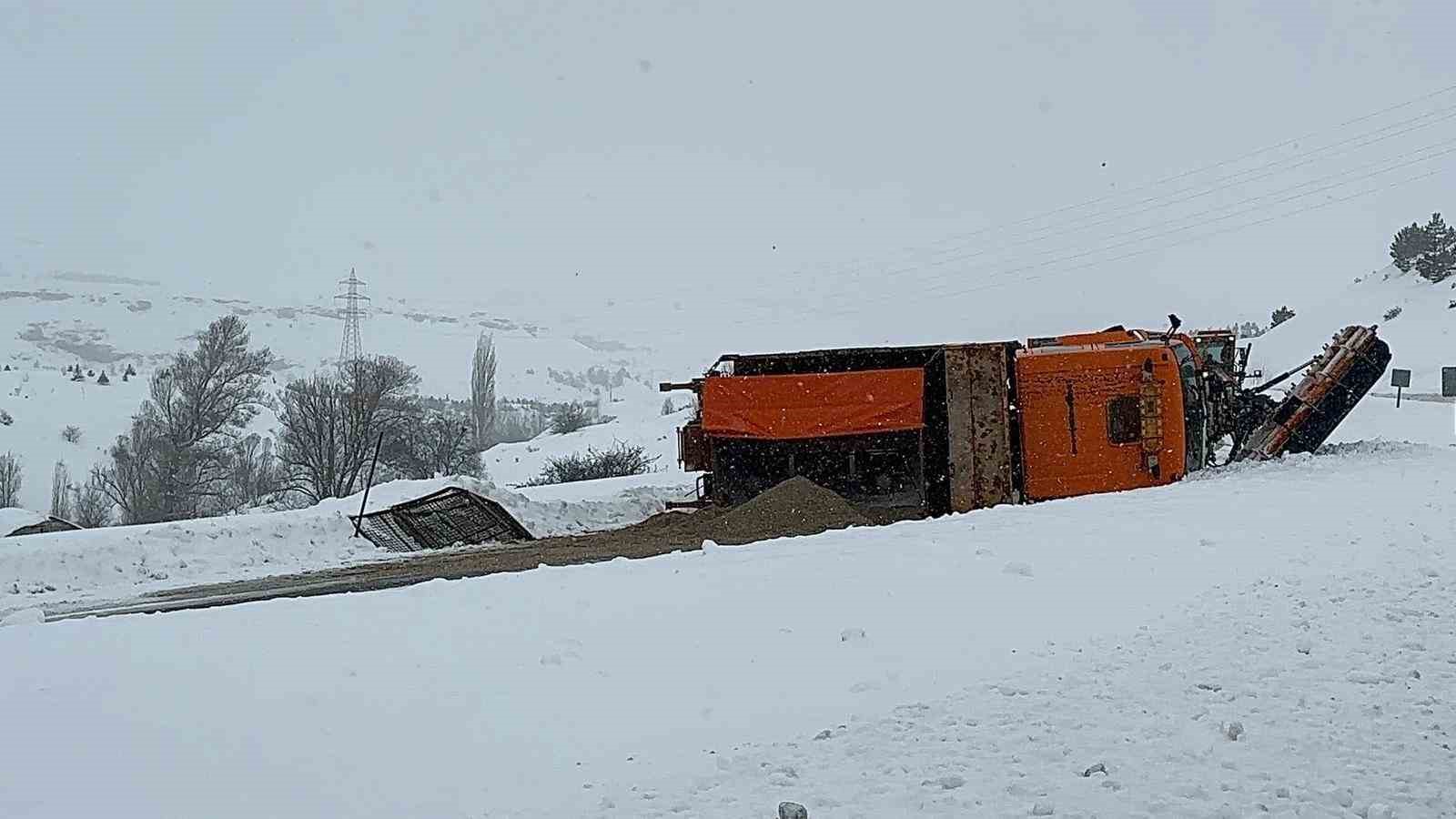 Son yılların en yoğun kar yağışı, hayatı olumsuz etkiledi
