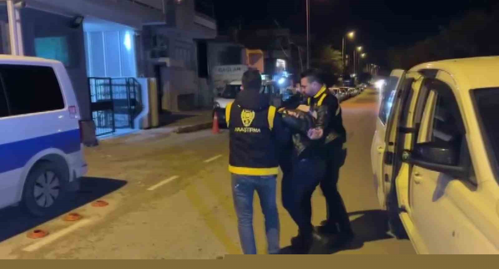 Sopayla sürücünün üzerine yürüyen taksiciye 201 bin lira ceza ve tutuklama
