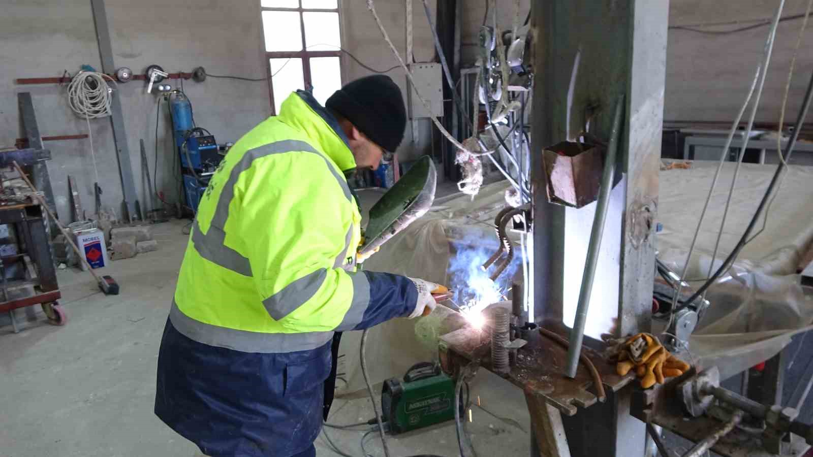 Sorgun Belediyesi atölyesinde 4 bin yıl ömürlü kuvars eserler üretiliyor
