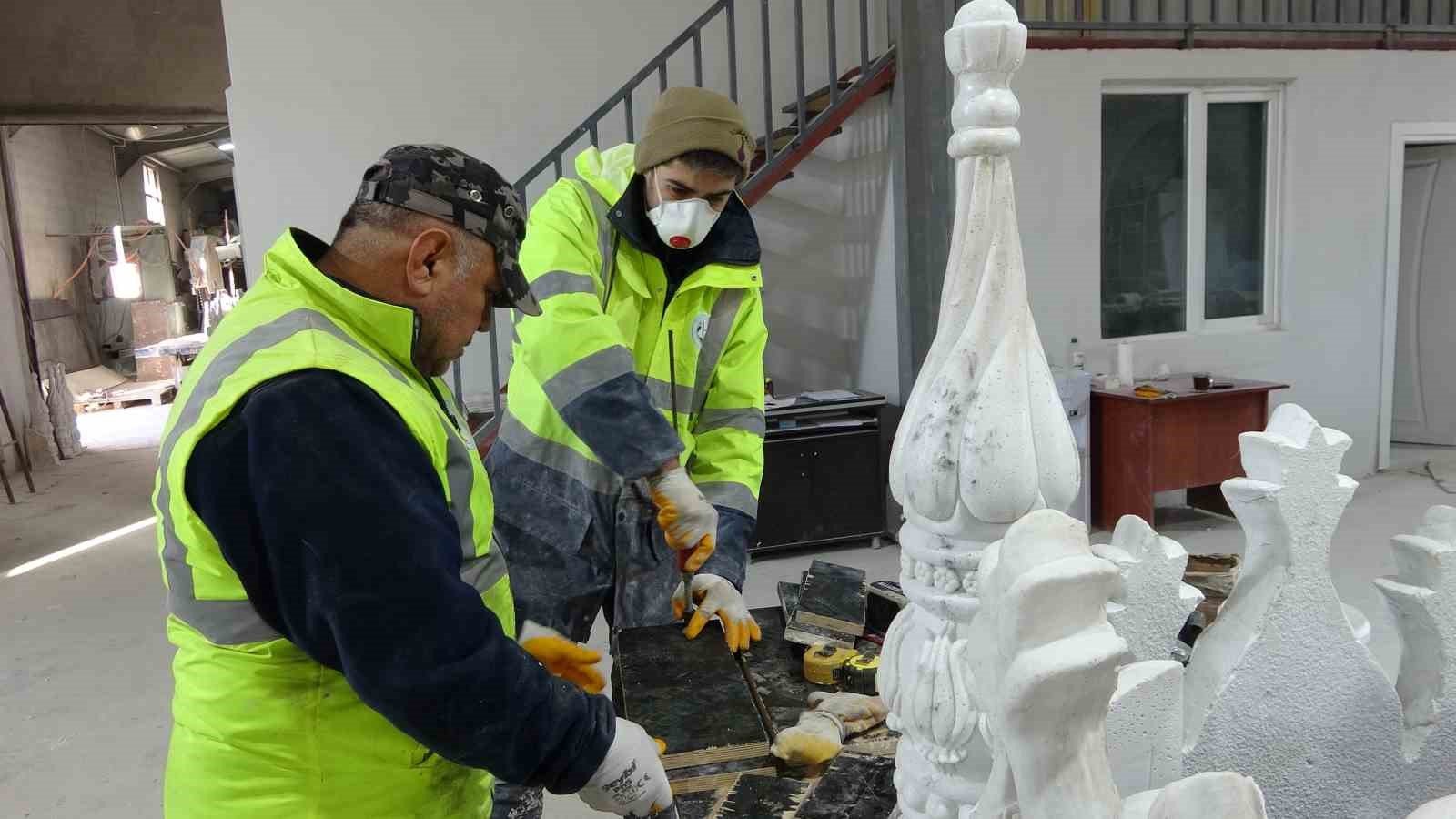 Sorgun Belediyesi atölyesinde 4 bin yıl ömürlü kuvars eserler üretiliyor
