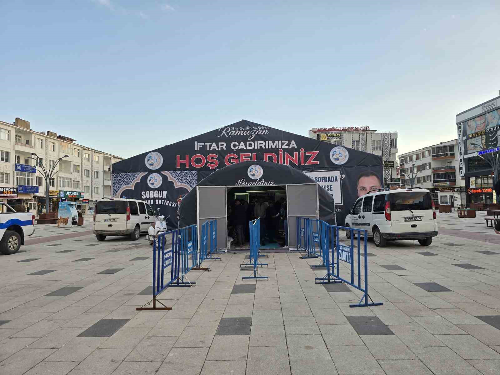 Sorgun Belediyesi iftar çadırında her gün 450 kişilik iftar menüsü hazırlanıyor
