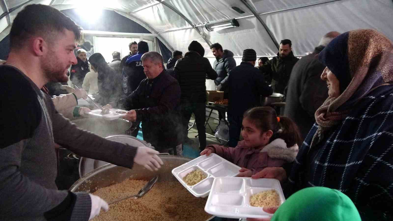 Sorgun Belediyesi iftar çadırında her gün 450 kişilik iftar menüsü hazırlanıyor
