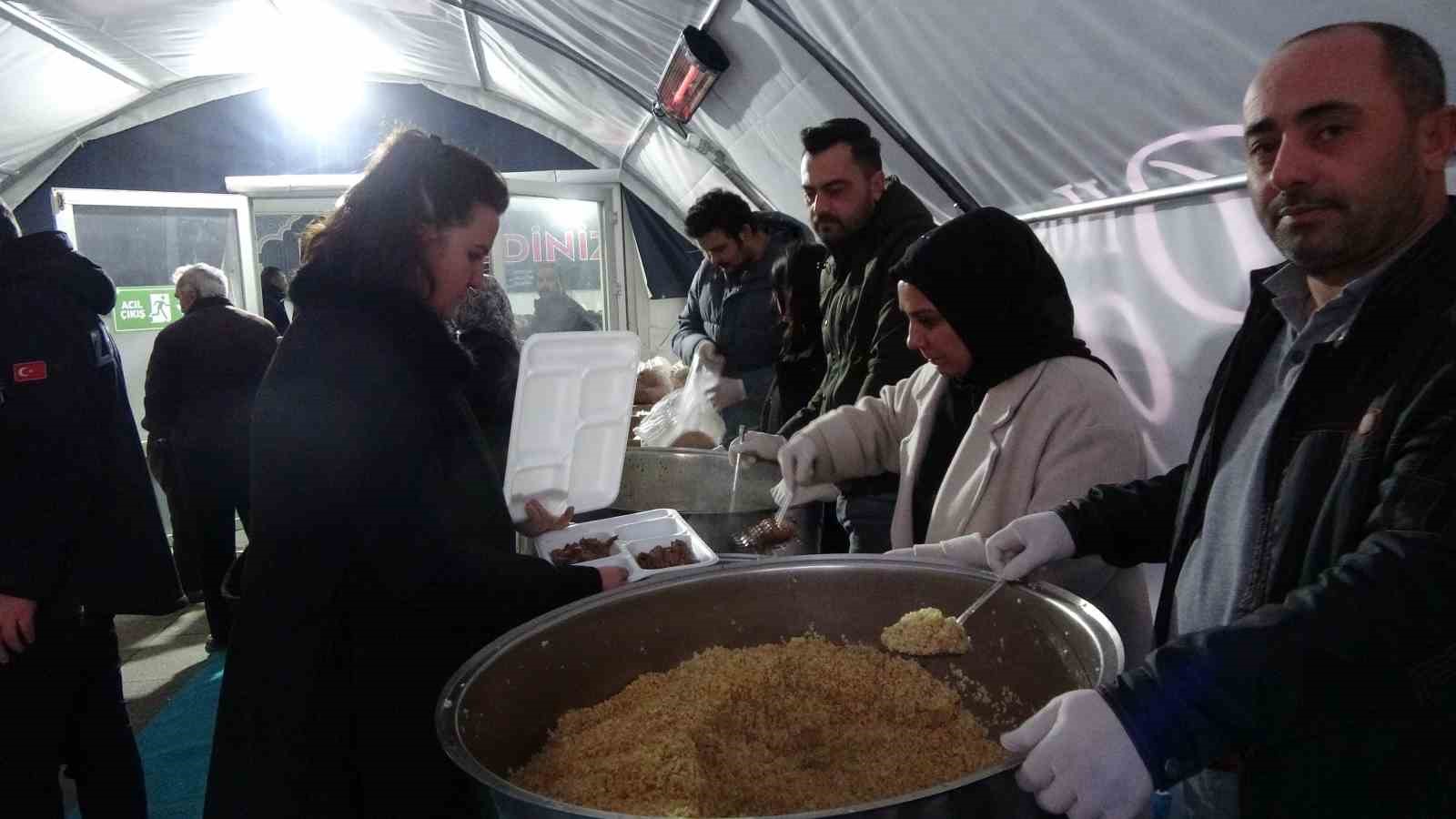 Sorgun Belediyesi iftar çadırında her gün 450 kişilik iftar menüsü hazırlanıyor
