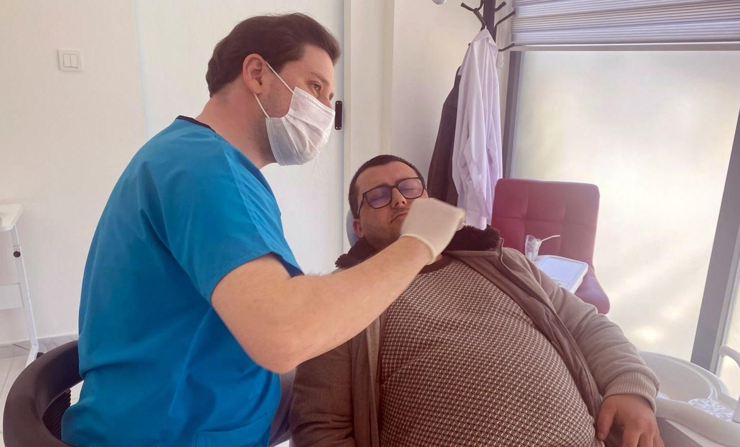 Sosyal medya üzerinde satılan diş parlatıcı ve benzeri ürünlere inanmayın
