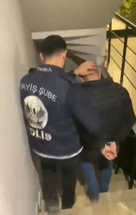 Sosyal medyada polis yeleği giyerek yayın yapan şahıs gözaltına alındı
