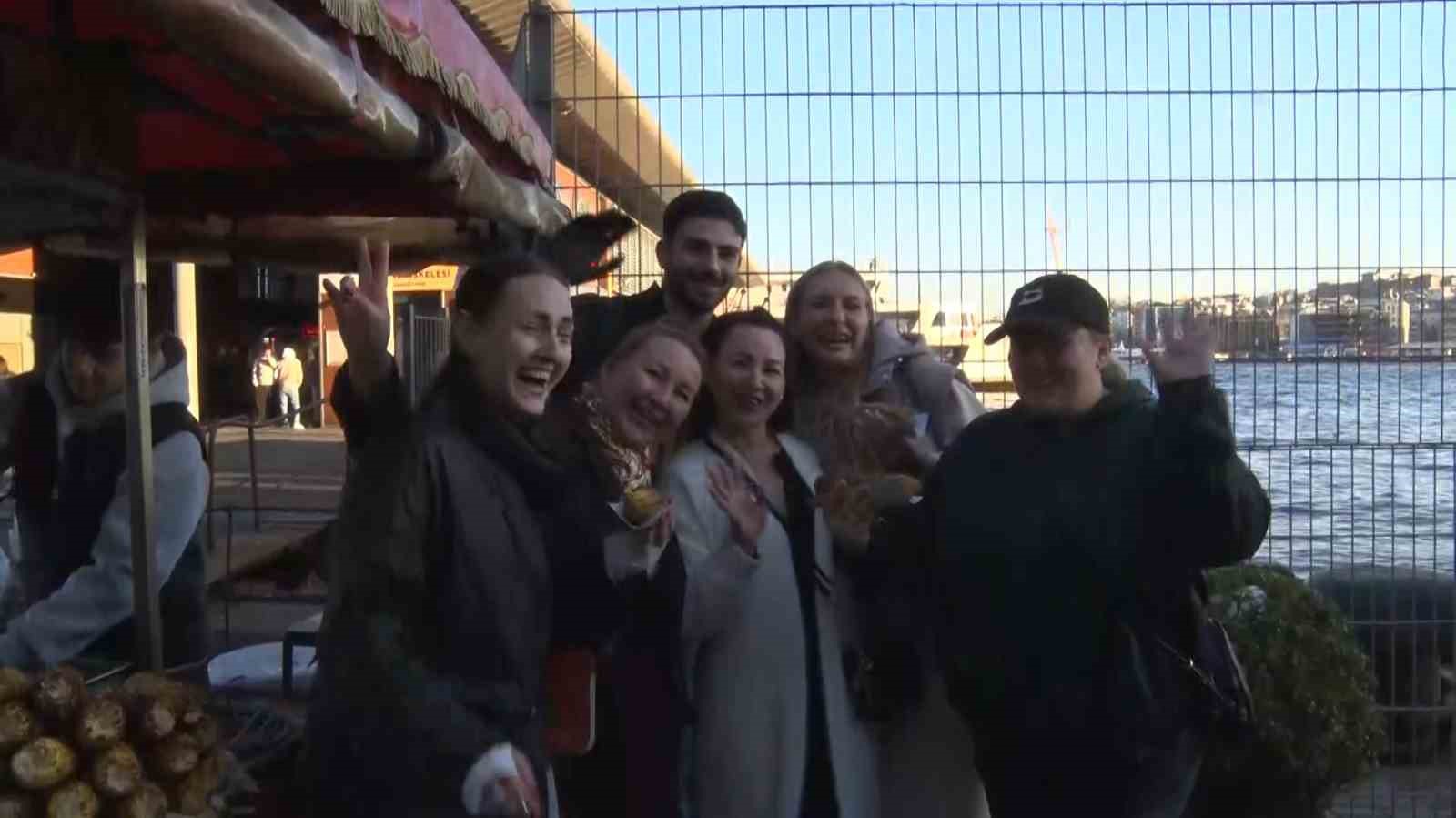 Sosyal Medyada yabancı turistlerin ilgi odağı olan kestaneci Alper Temel "Amacım İstanbul’un ruhunu güzelliğini göstermek"
