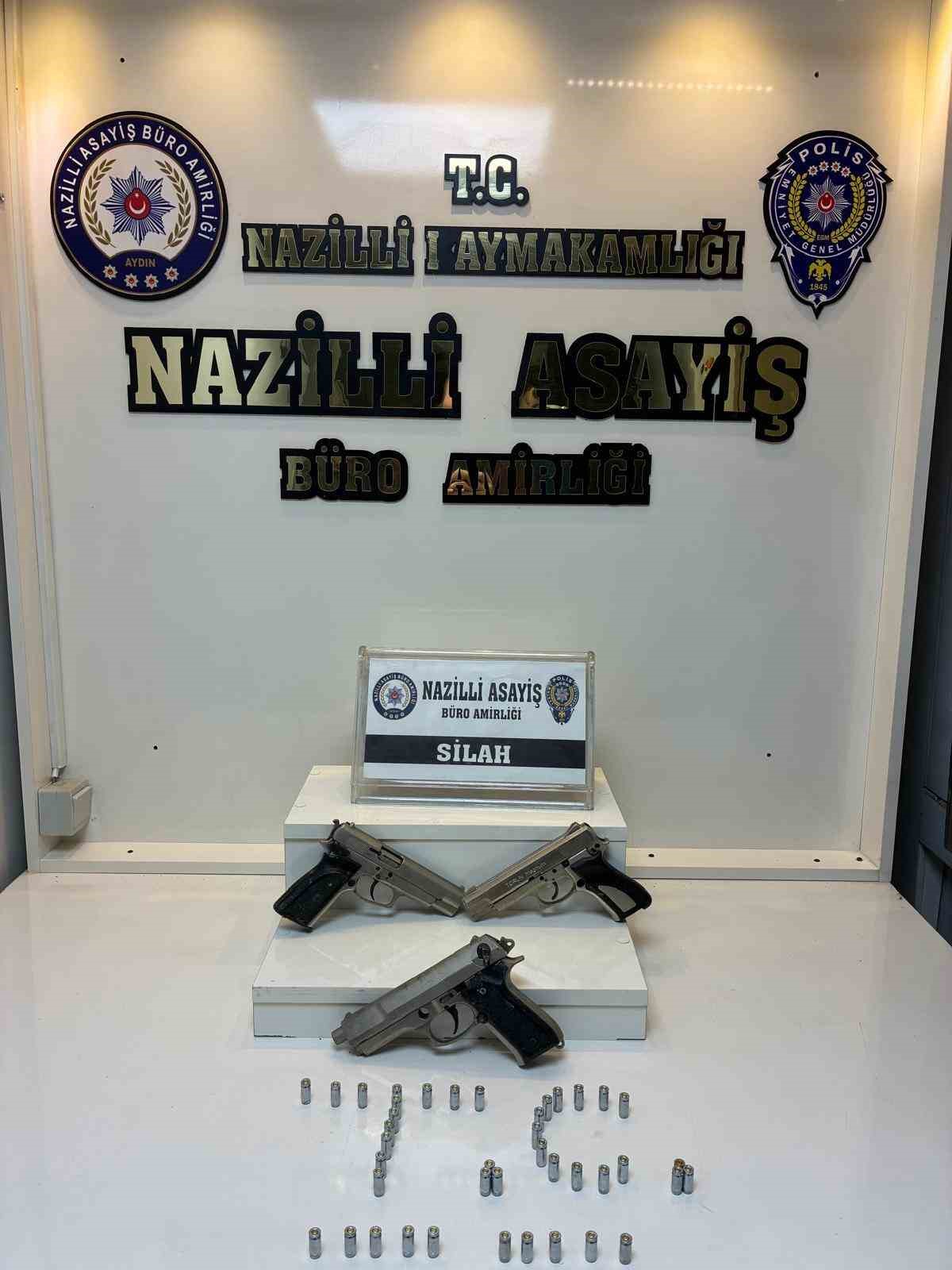 Sosyal medyadan silah teşhiri yapan 3 kişi yakalandı
