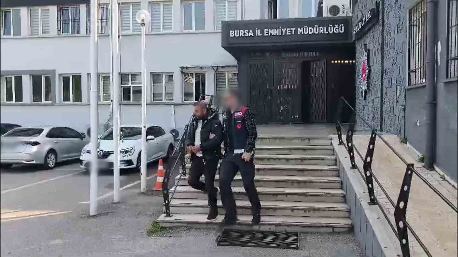 Sosyal medyadan yardım toplayıp, yardım paralarını kendisi alan sosyal medya fenomeni tutuklandı
