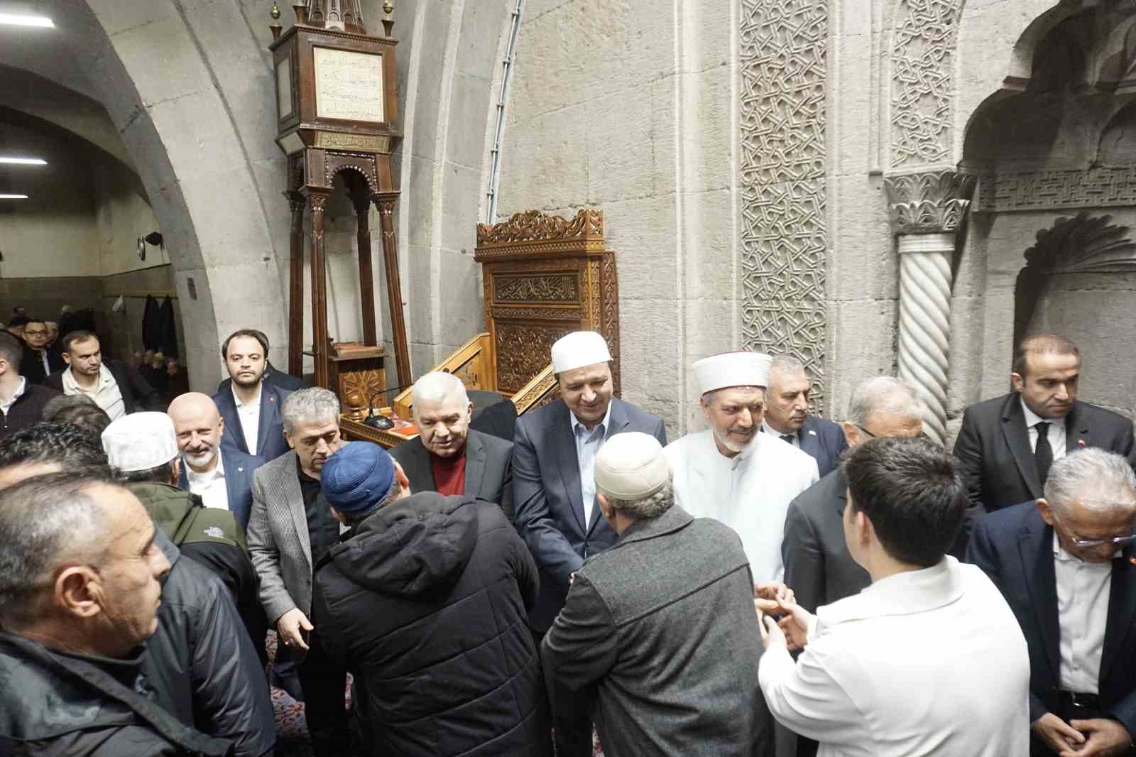 SP Genel Başkanı Mahmut Arıkan, Kayserili vatandaşlarla bayramlaştı
