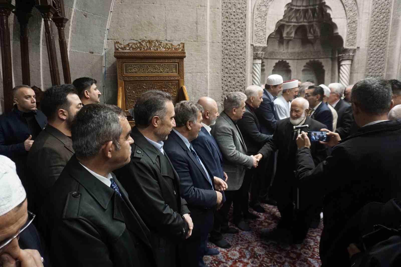 SP Genel Başkanı Mahmut Arıkan, Kayserili vatandaşlarla bayramlaştı
