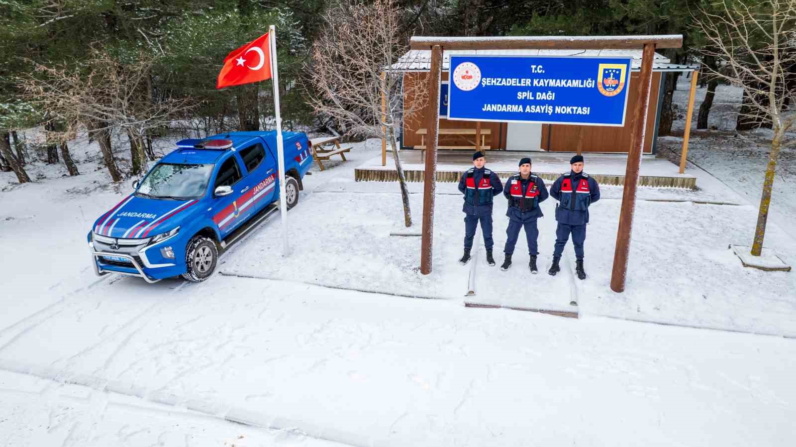 Spil Dağı beyaz gelinliğini giydi
