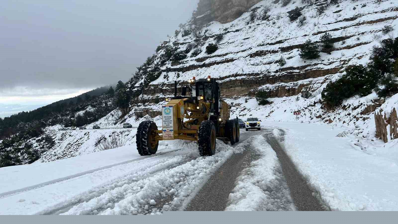 Spil Dağı Milli Parkında kar mesaisi
