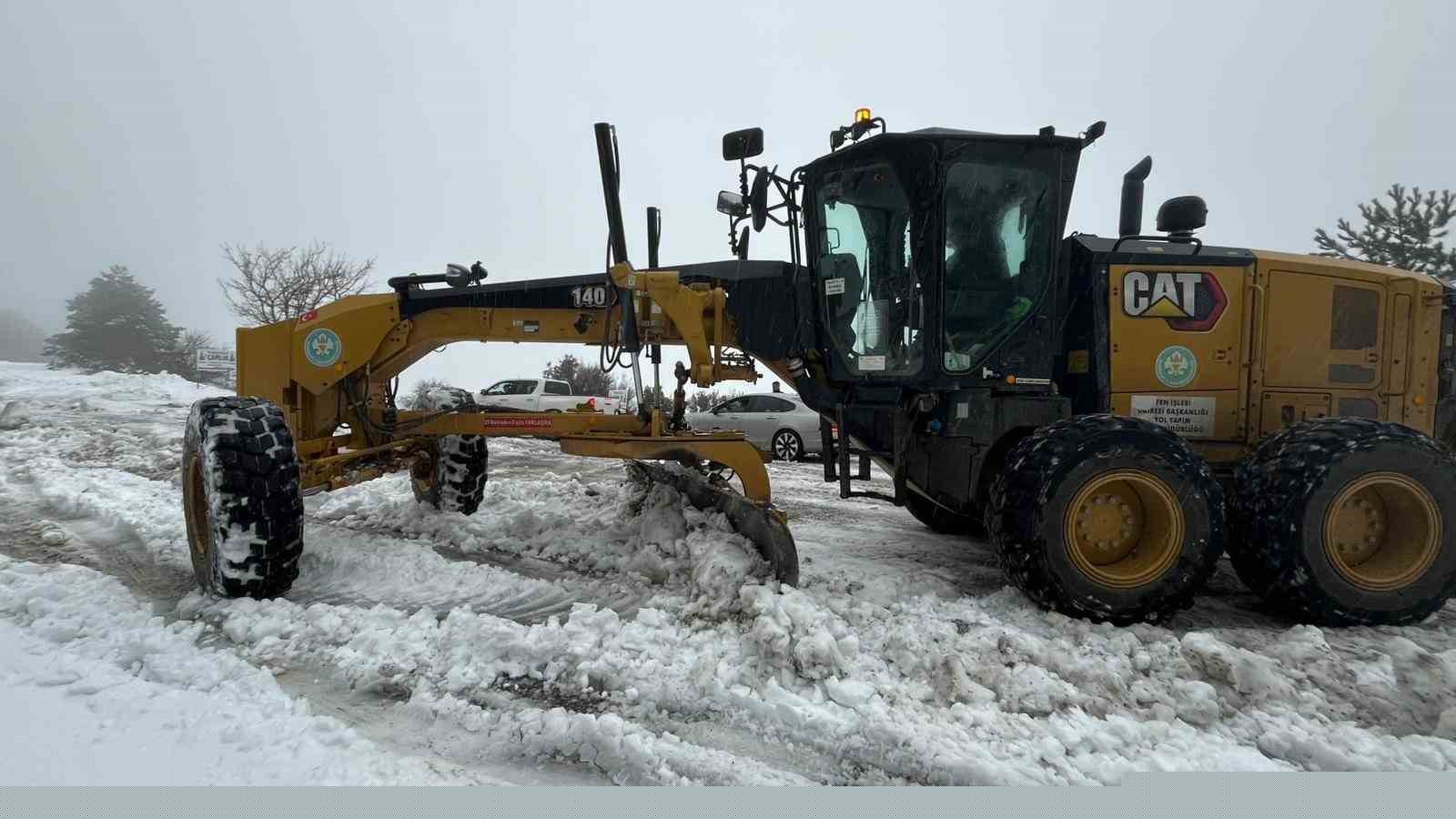 Spil Dağı Milli Parkında kar mesaisi
