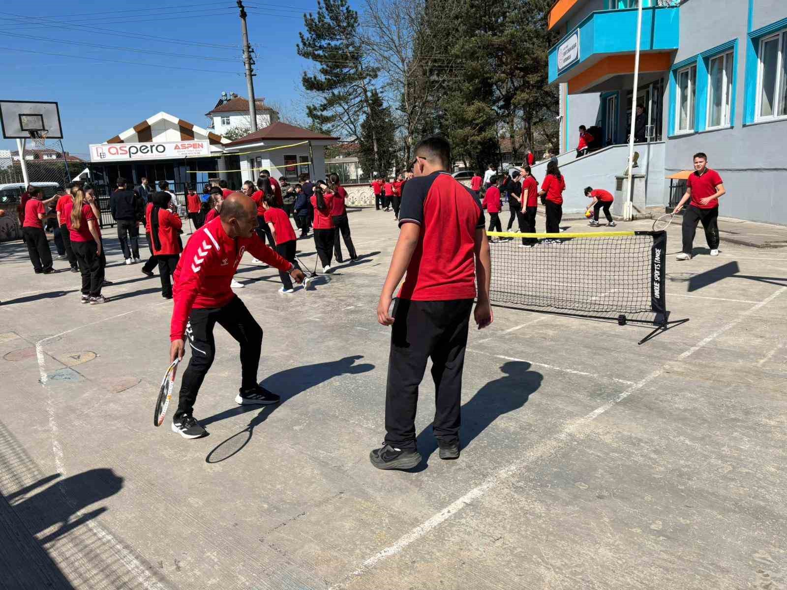 Spor branşlarını deneyimleyerek tanıyorlar
