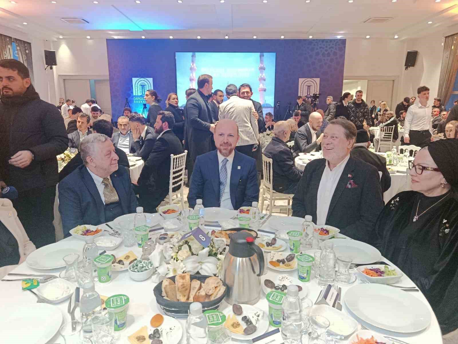 Spor camiası ve ünlü isimler Darülaceze sakinleriyle iftarda buluştu
