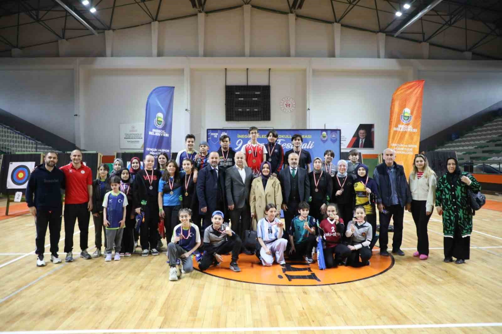 Spor festivalinde öğrenciler okçular yarıştı
Spor festivalinde öğrenciler okçular yarıştı