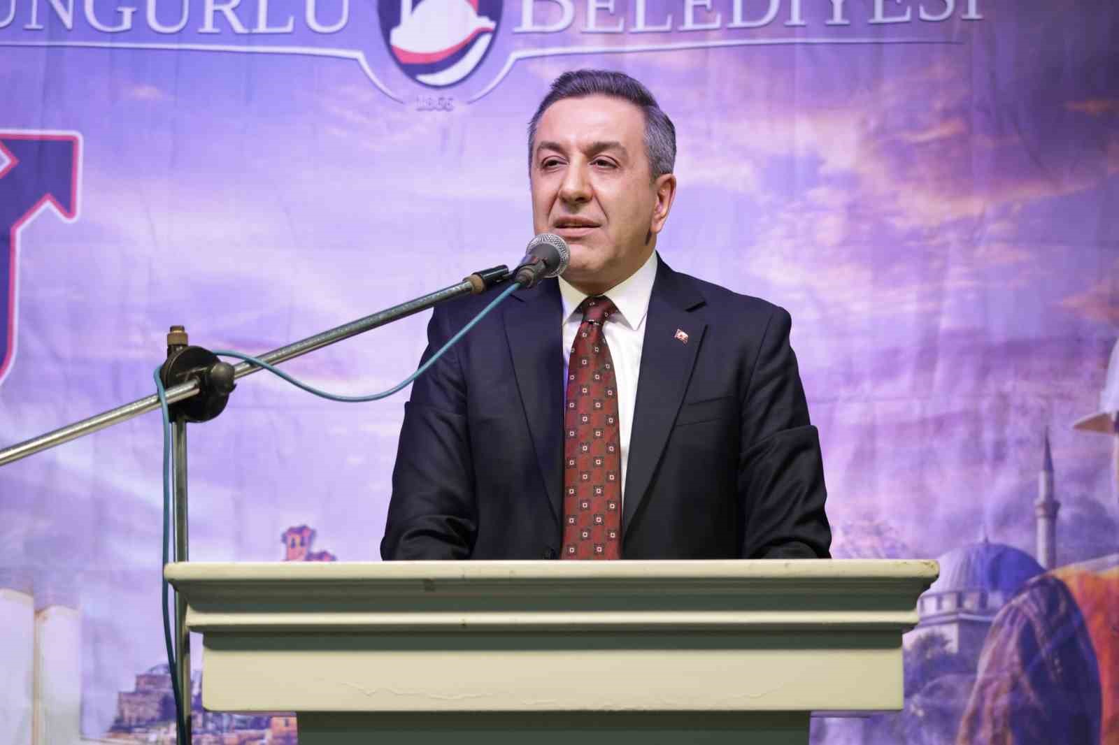 Spor salonunda 2 bin kişi iftar sofrasında buluştu
Spor salonunda 2 bin kişi iftar sofrasında buluştu