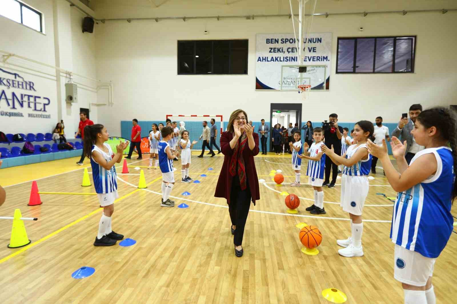 Spor Şehri Gaziantep’te 2025 yılında 77 bin 584 kişi sporla buluştu
Spor Şehri Gaziantep’te 2025 yılında 77 bin 584 kişi sporla buluştu
