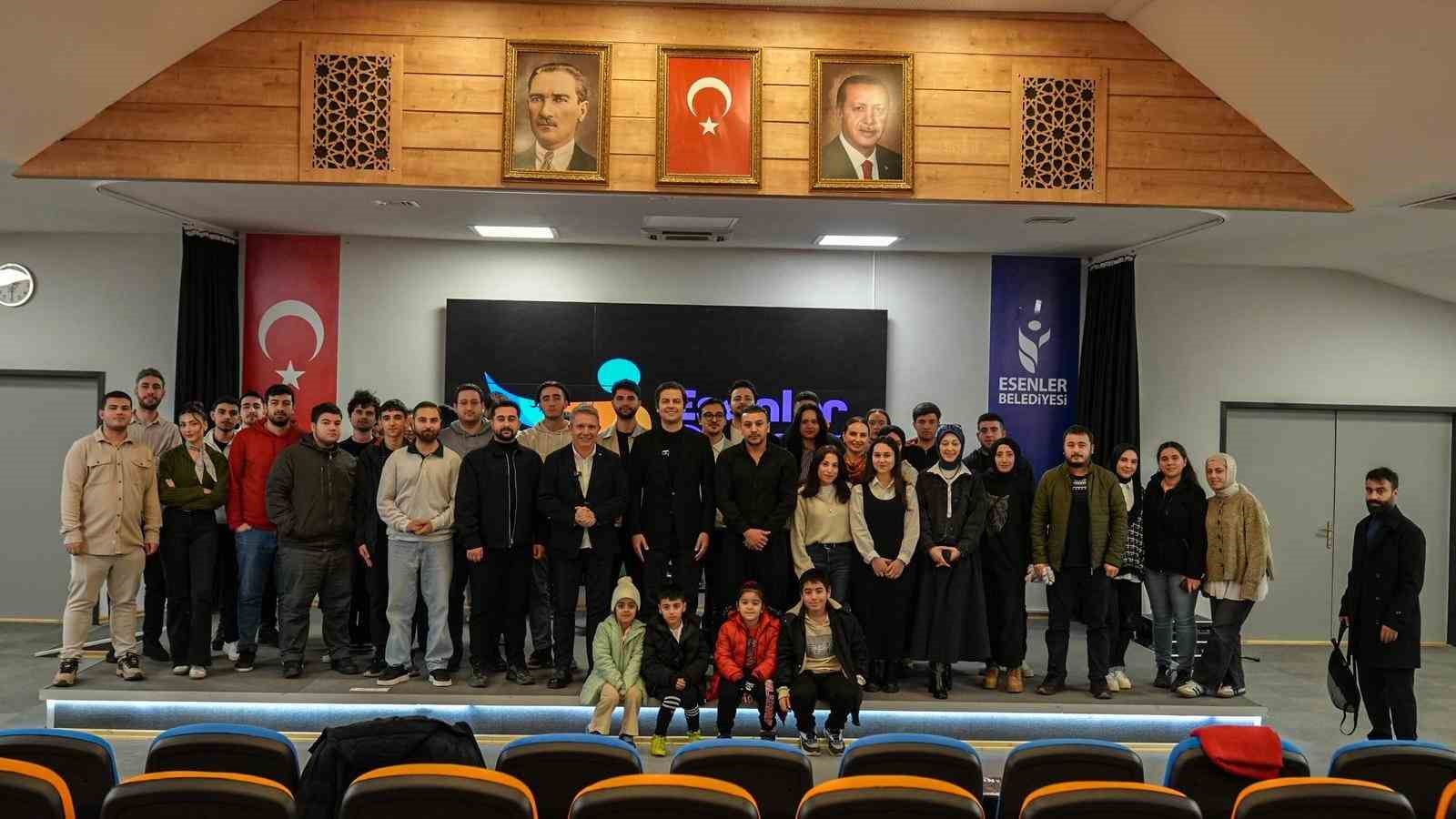 Spor yayıncılığının deneyimli isimleri gençlerle buluştu
