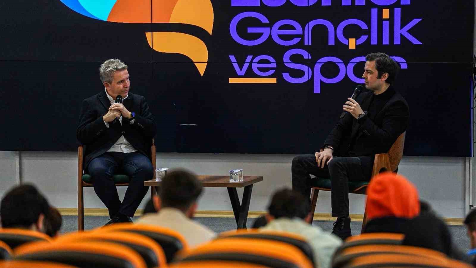 Spor yayıncılığının deneyimli isimleri gençlerle buluştu
