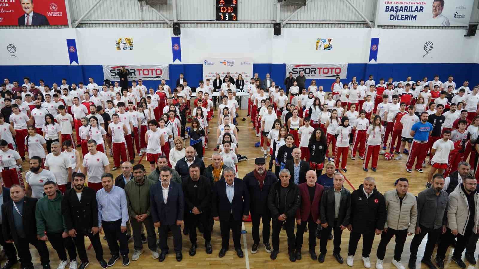 Sporcular siyah kuşak için ter döktü
