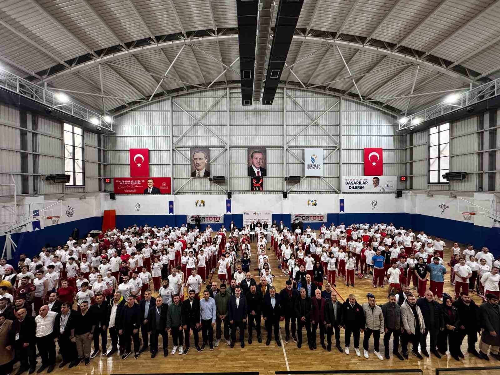 Sporcular siyah kuşak için ter döktü
