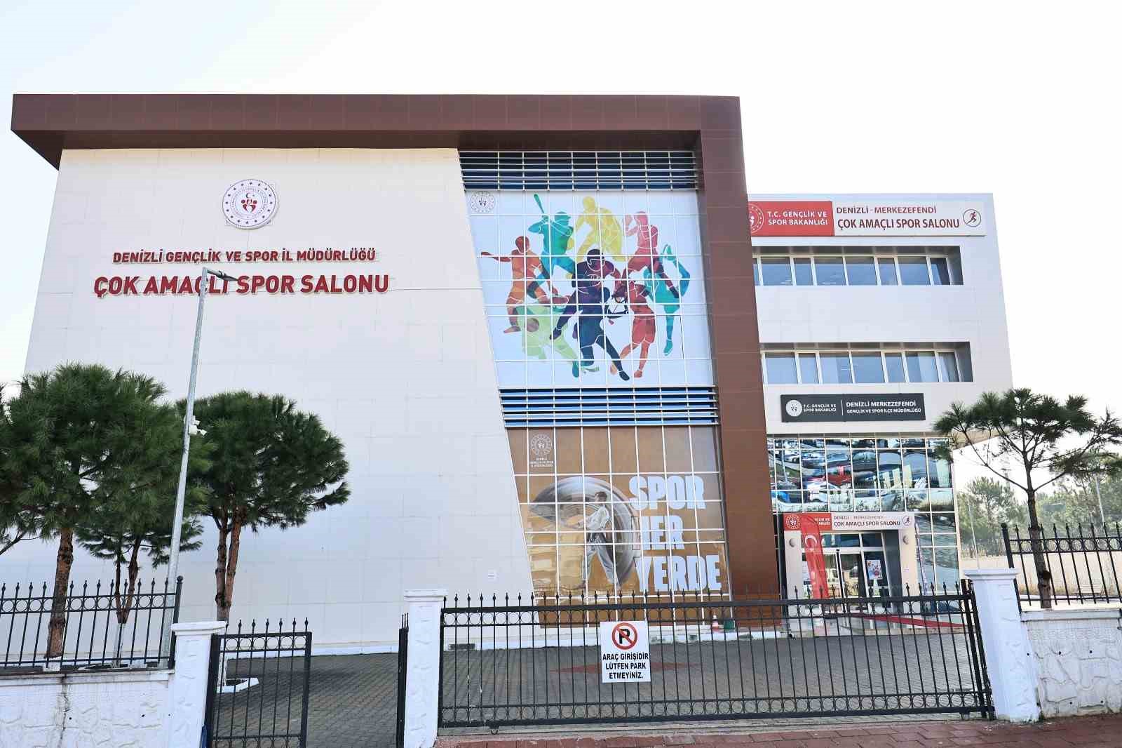 Sporcuların faydalandığı salon yeni ekipmanlarla donatıldı
Sporcuların faydalandığı salon yeni ekipmanlarla donatıldı