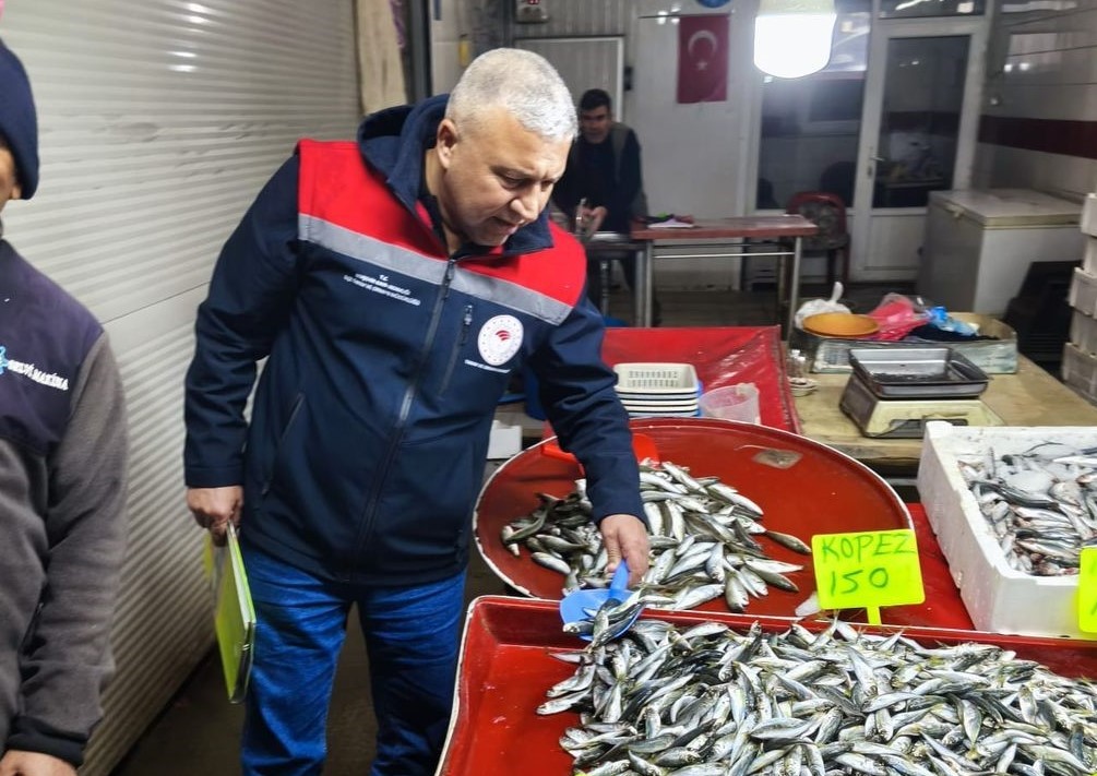 Su ürünleri denetlendi, balık boyları tek tek ölçüldü
