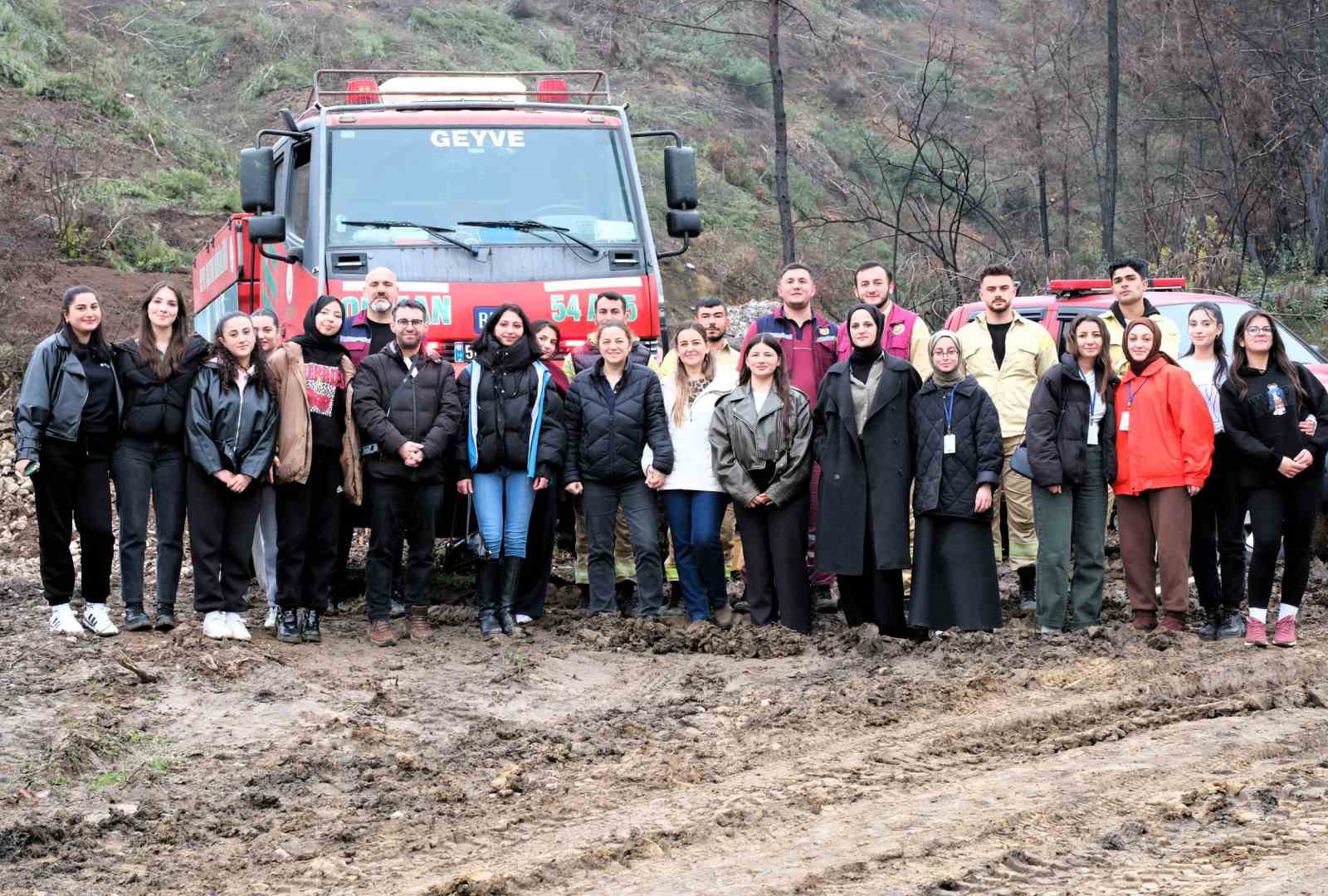 SUBÜ öğrencileri fidanları toprakla buluşturdu
