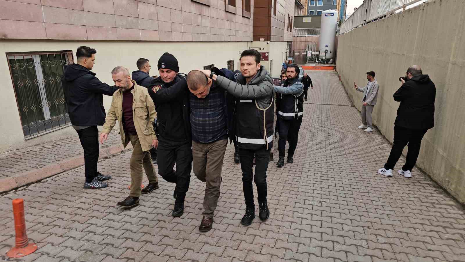 Suç örgütü operasyonunda gözaltına alınan 9 kişi adliyeye sevk edildi
