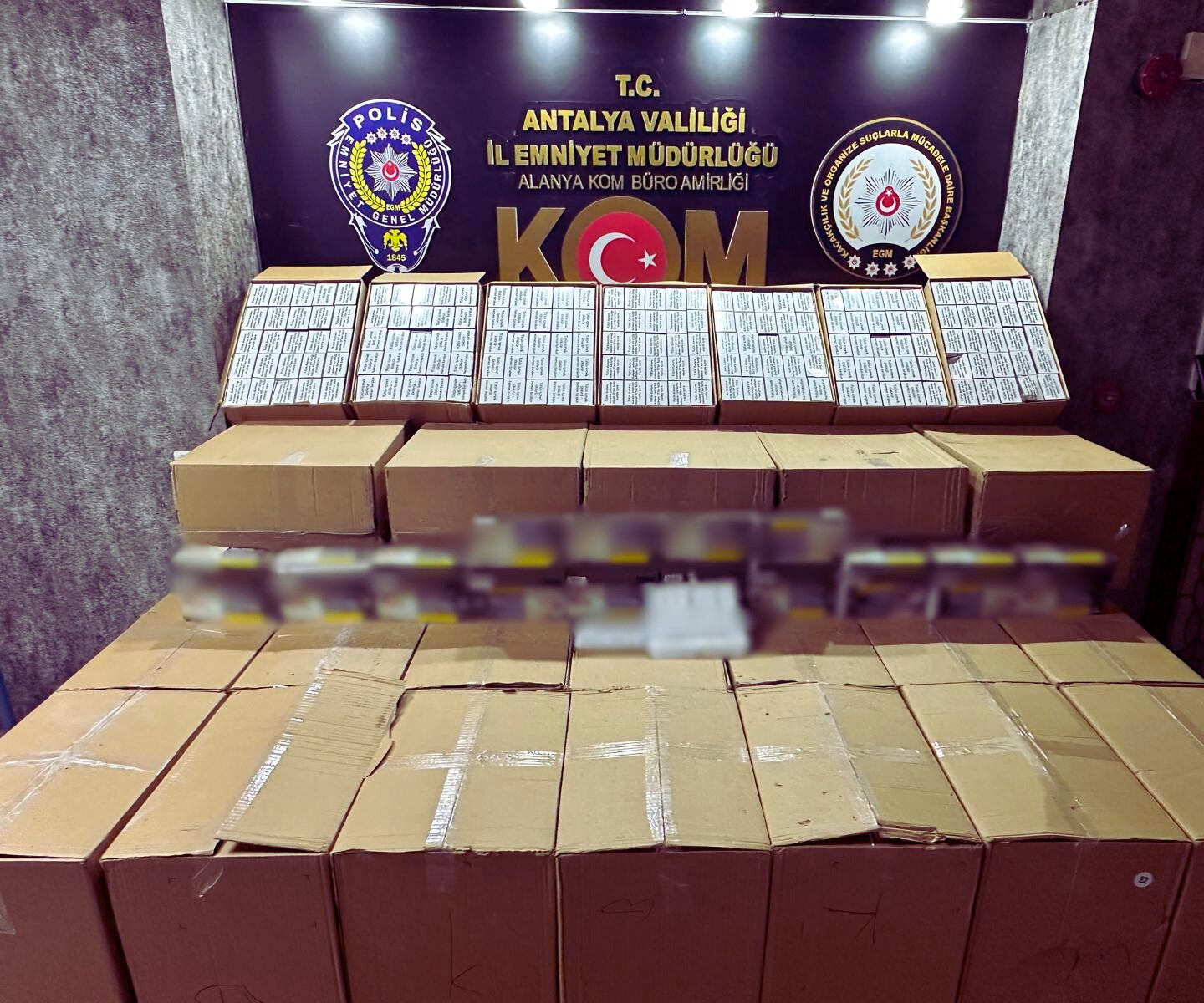 Suç örgütü, zimmet, tarihi eser ve kaçak ürün operasyonlarında 12 tutuklama
Suç örgütü, zimmet, tarihi eser ve kaçak ürün operasyonlarında 12 tutuklama
