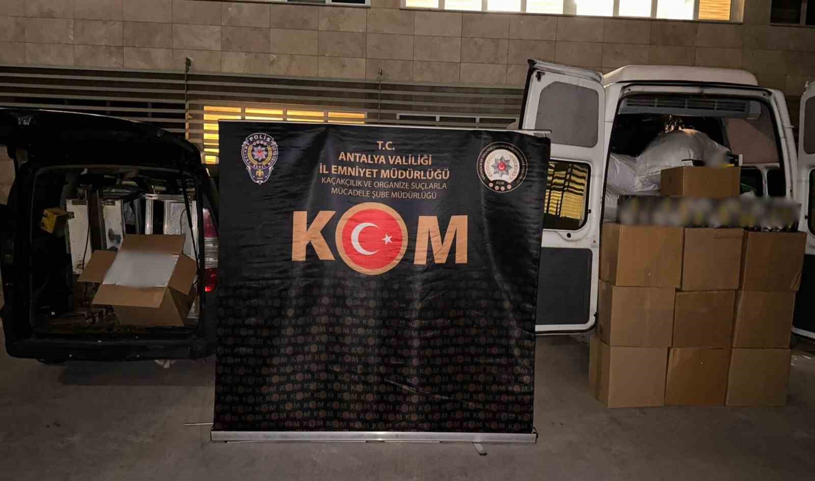 Suç örgütü, zimmet, tarihi eser ve kaçak ürün operasyonlarında 12 tutuklama
Suç örgütü, zimmet, tarihi eser ve kaçak ürün operasyonlarında 12 tutuklama