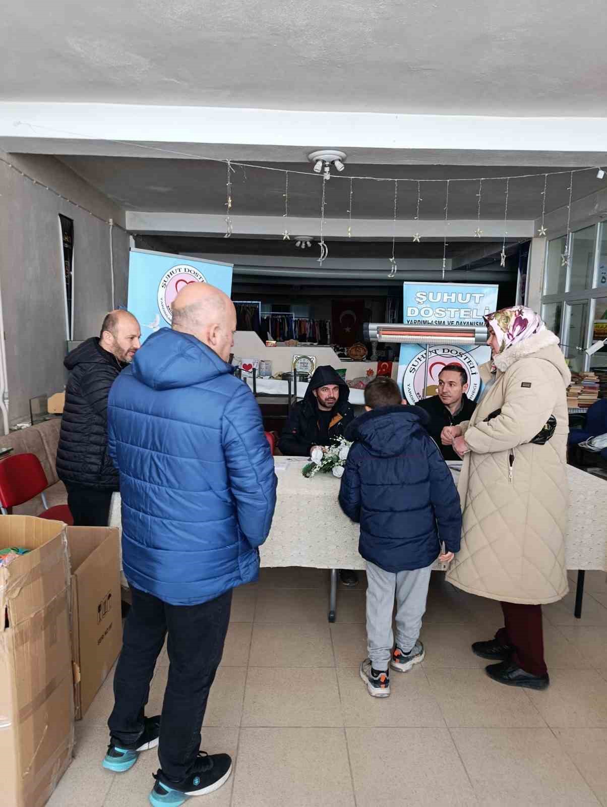 Şuhut’ta Ramazan bereketi: 270 çocuğa giysi yardımı yapıldı
