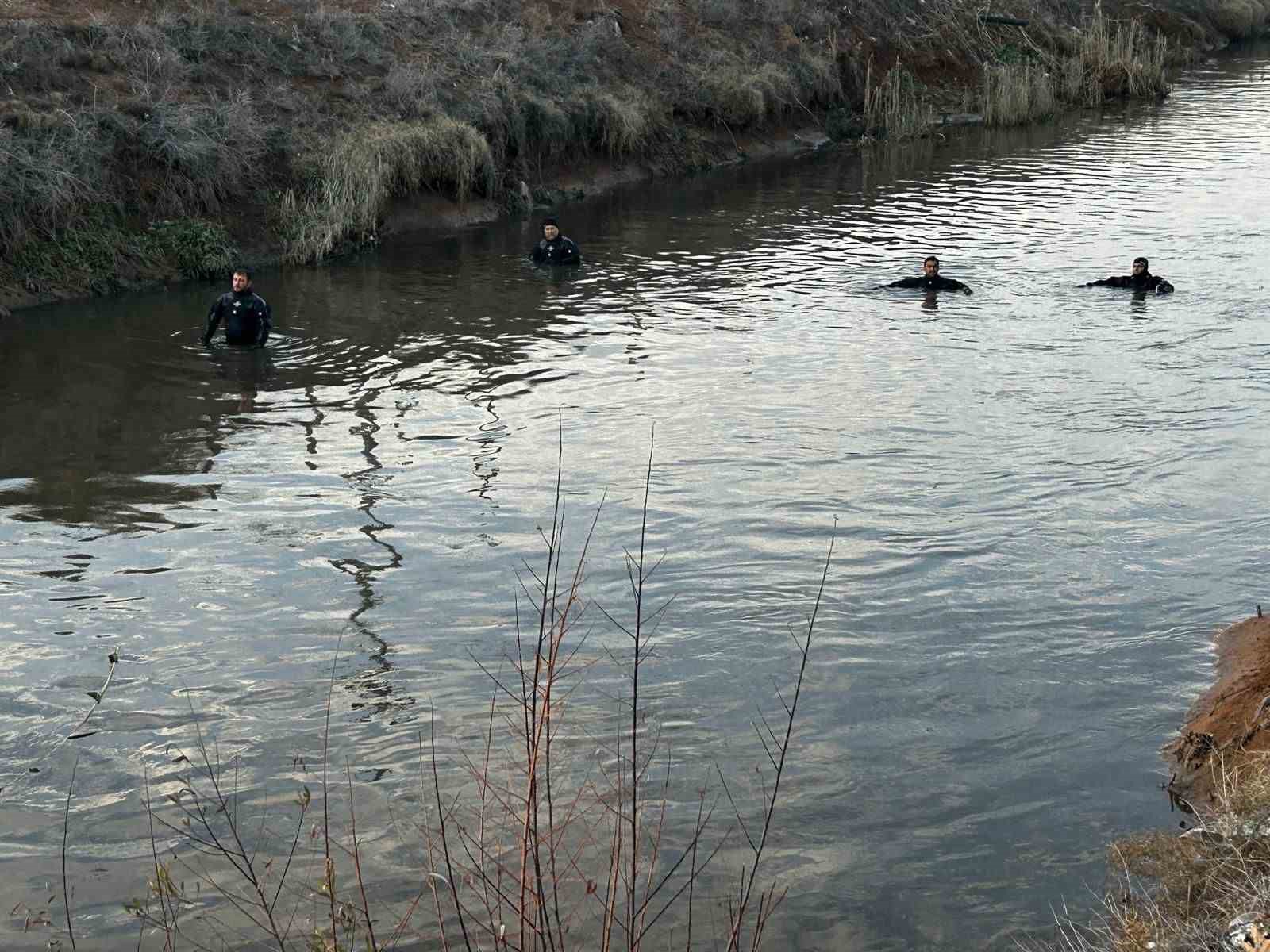 Sulama kanalında kaybolan sürücü 10 gündür aranıyor
