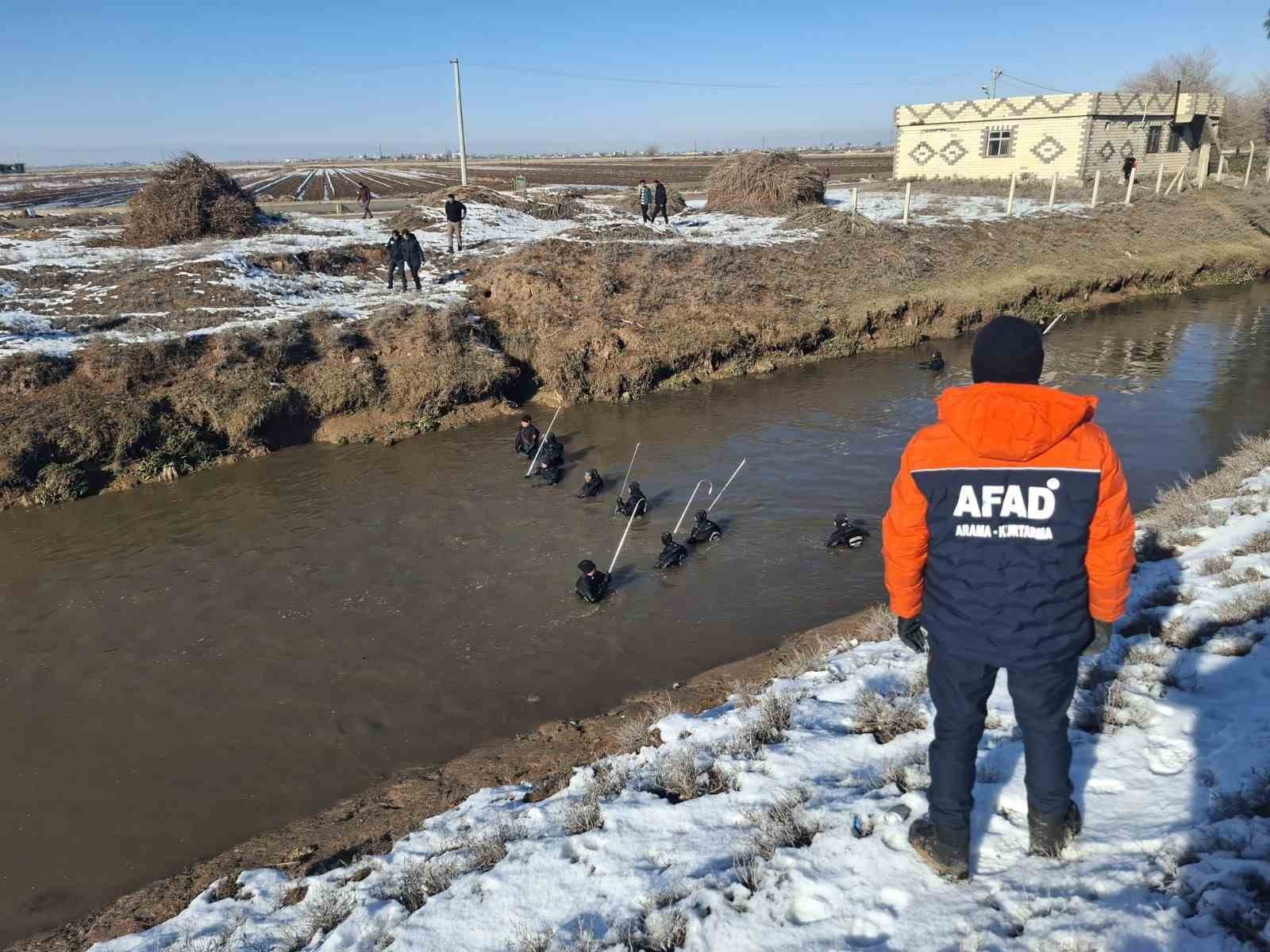 Sulama kanalında kaybolan sürücüyü arama çalışmaları sürüyor
