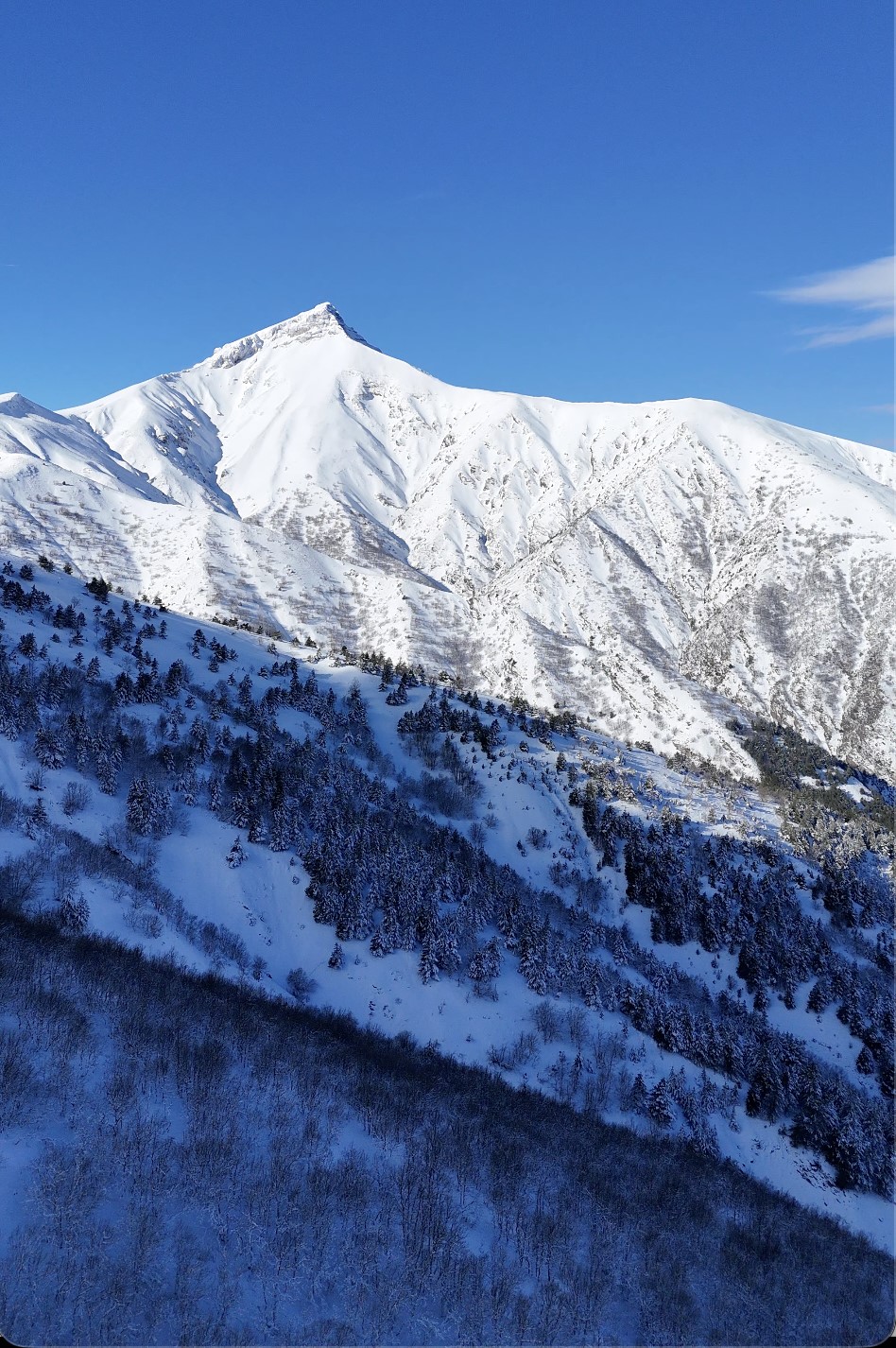Sultan Dağları’ndaki kar Eber Gölü ve kiraza umut oldu
