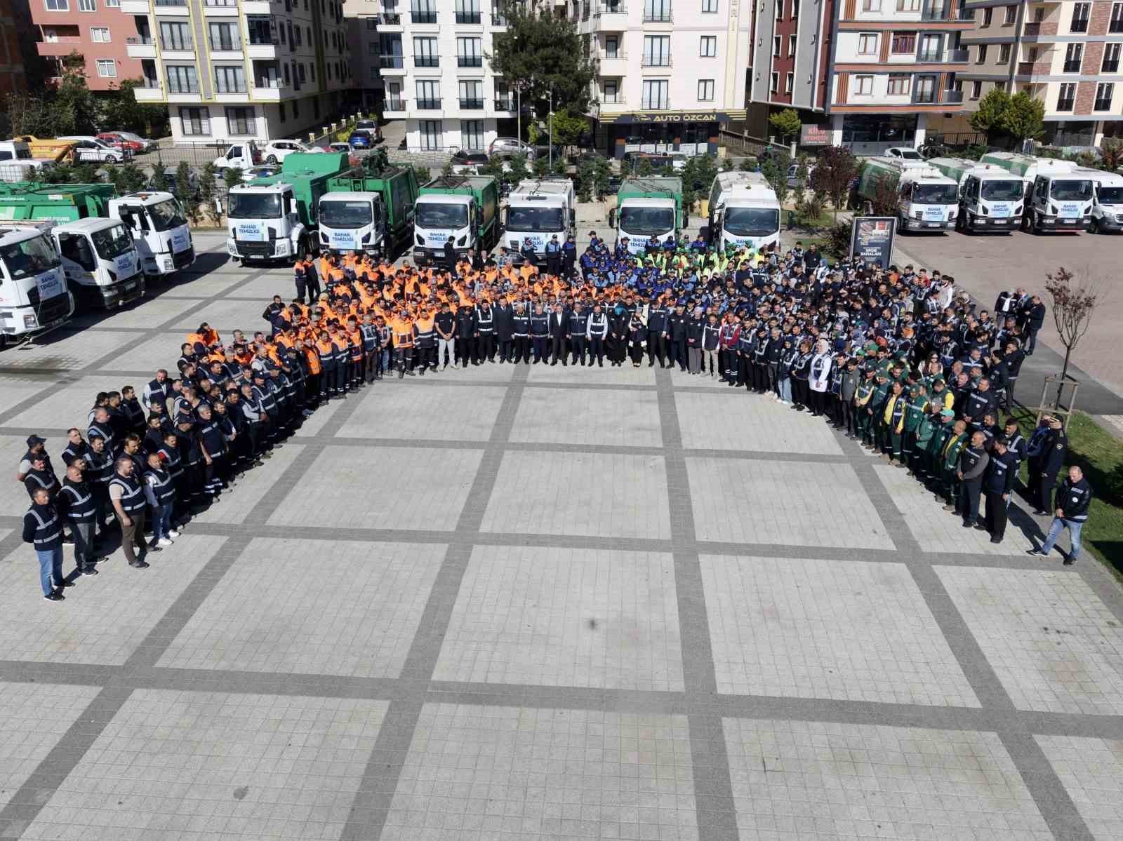 Sultanbeyli’de 66 araç ve 482 personelle ‘bahar temizliği’ başladı
