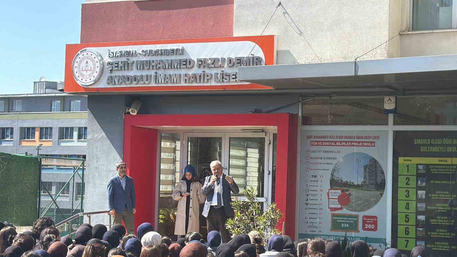 Sultanbeyli’de okullarda güvenlik ve psikolojik destek vurgusu: "Velilerimiz müsterih olsun, emniyetimizle sürekli iş birliği halindeyiz"
