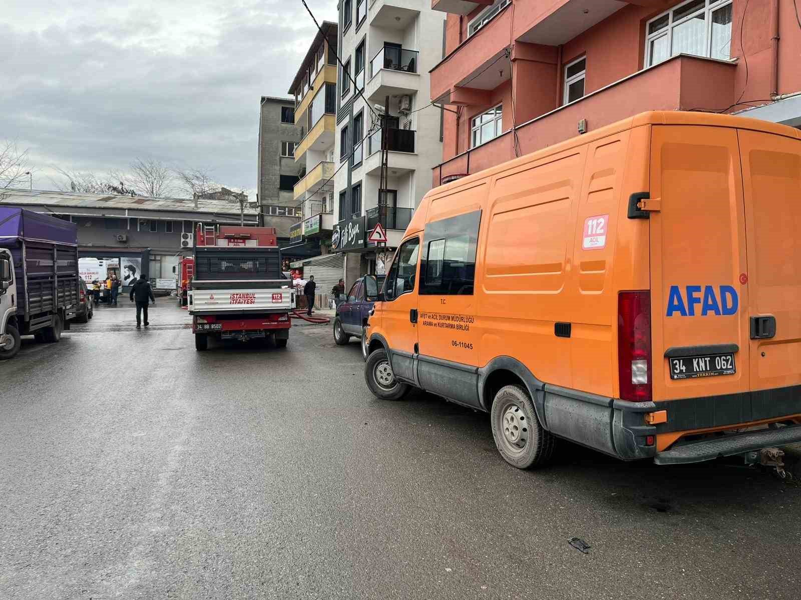 Sultanbeyli’de plastik imalathanesinde korkutan yangın
